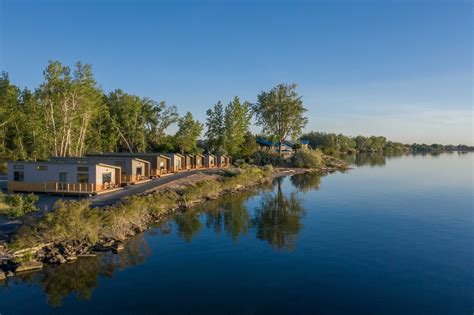 River Lodge and Cabins .